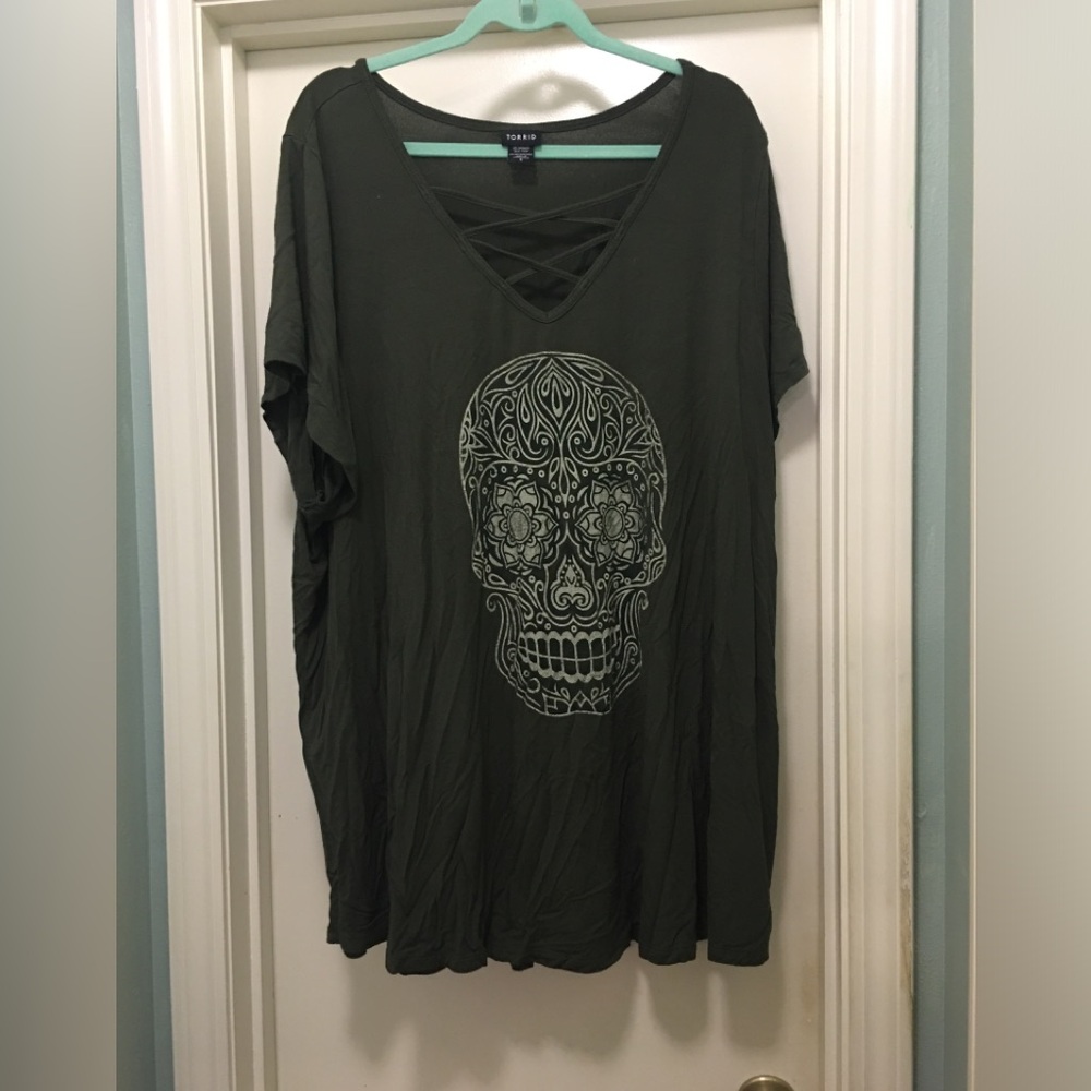 EUC Torrid 6x Sugar Skull Shirt - Very Soft - Army Green